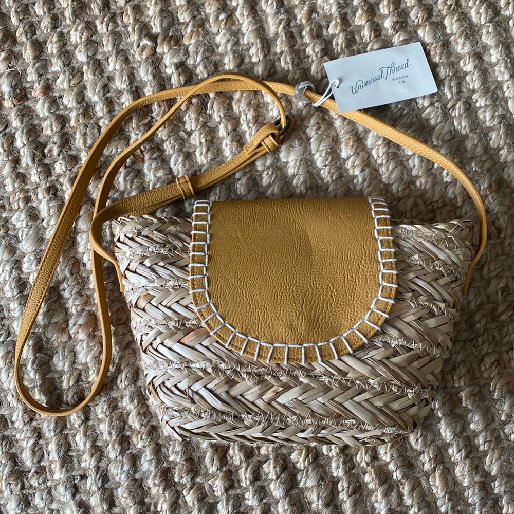 Universal Thread straw handbag